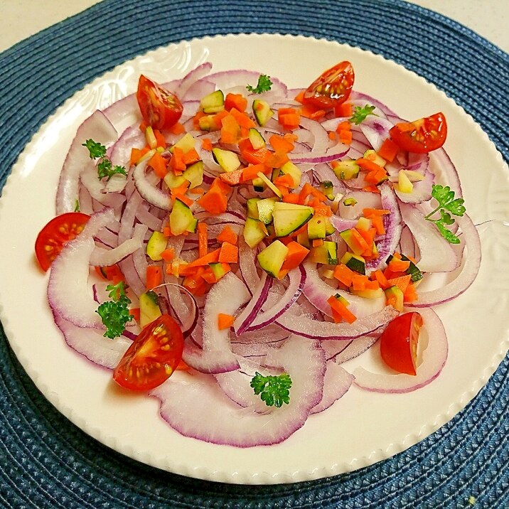 紫玉葱のピクルスがけサラダ